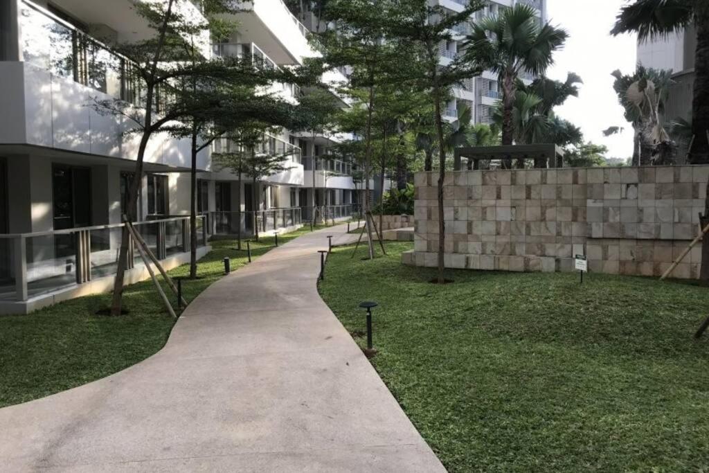 Homy 2 Bedroom Apartment Near Shopping Malls Джакарта Экстерьер фото