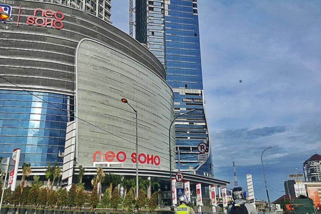 Homy 2 Bedroom Apartment Near Shopping Malls Джакарта Экстерьер фото